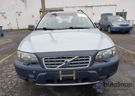 2001 Volvo V70 Xc from USA, damaged, VIN YV1SZ58D111015681